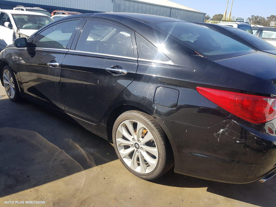 2010 Hyundai I45 Right Rear Door Sliding