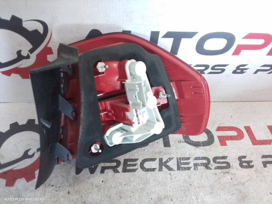 2005 Bmw 3 Series Left Taillight