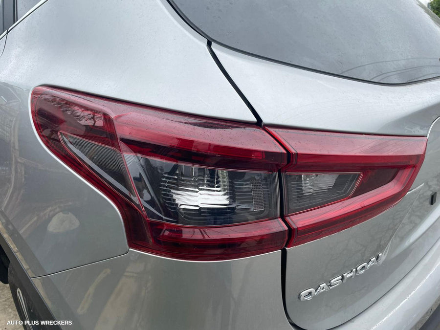 2021 Nissan Qashqai Right Front Door Window