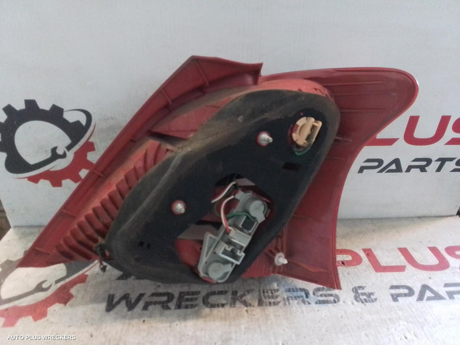 2006 Toyota Yaris Left Taillight