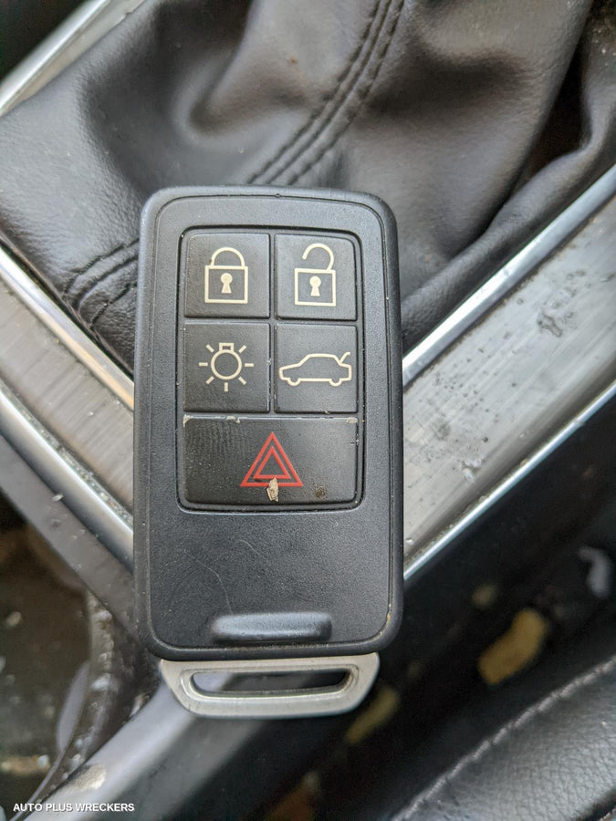 2016 Volvo S40 Left Front Door