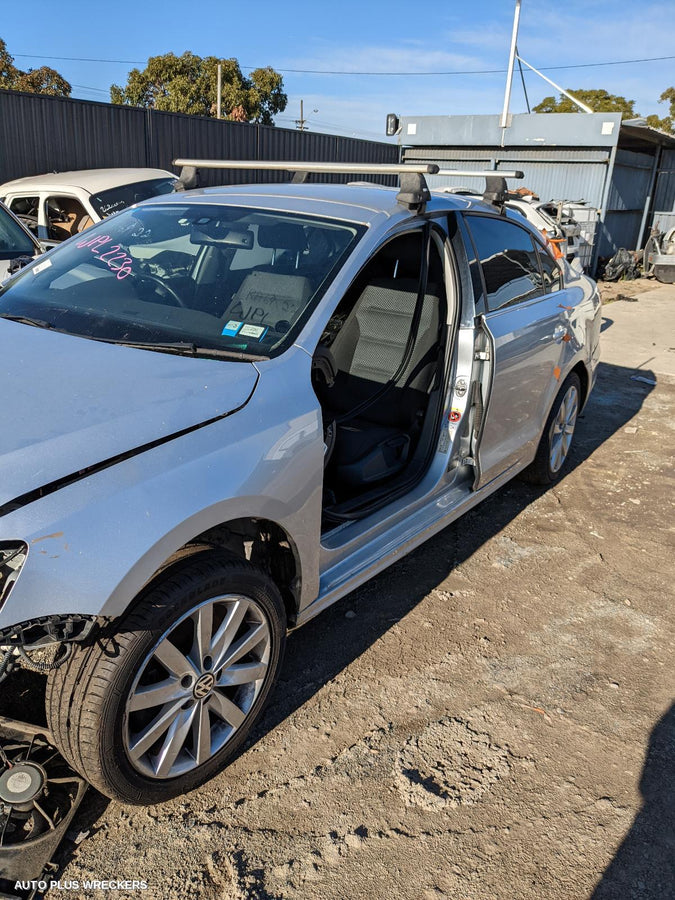 2015 Volkswagen Jetta Right Rear Door Sliding