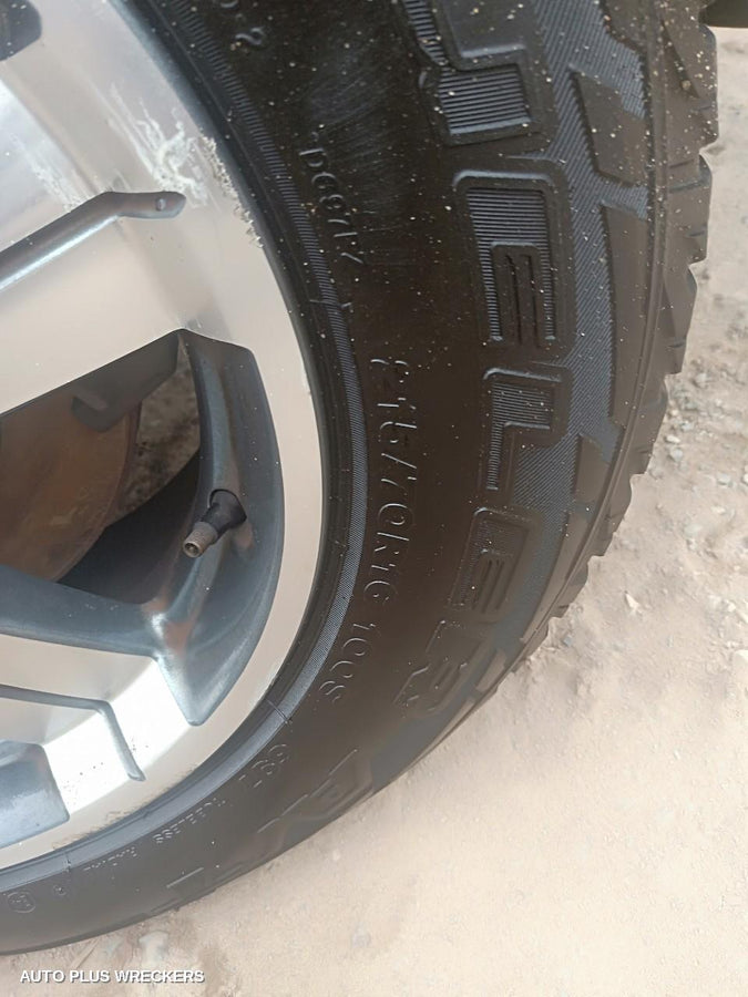 2006 Ford Escape Left Front Door