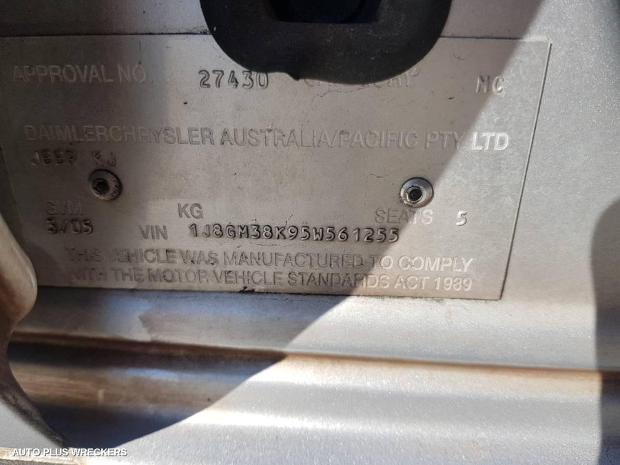 2005 Jeep Cherokee Left Front Door