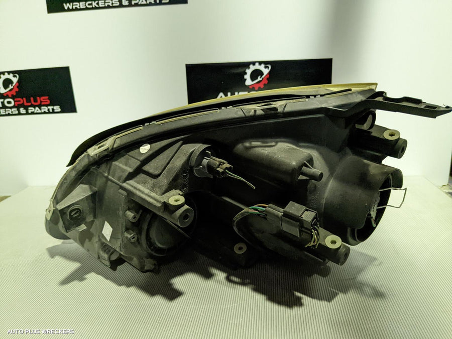 2006 Mitsubishi 380 Right Headlamp