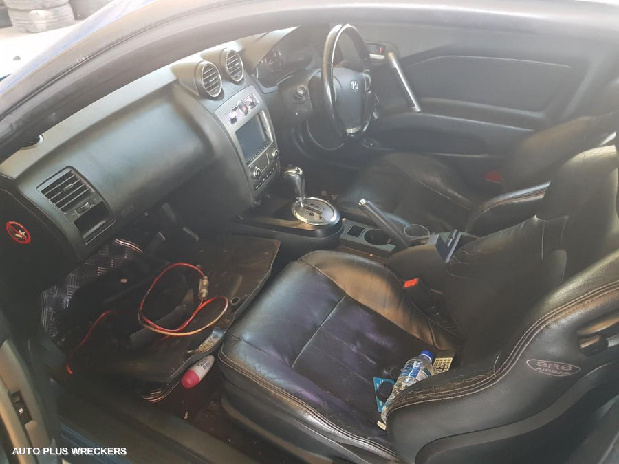 2007 Hyundai Tiburon Right Front Door