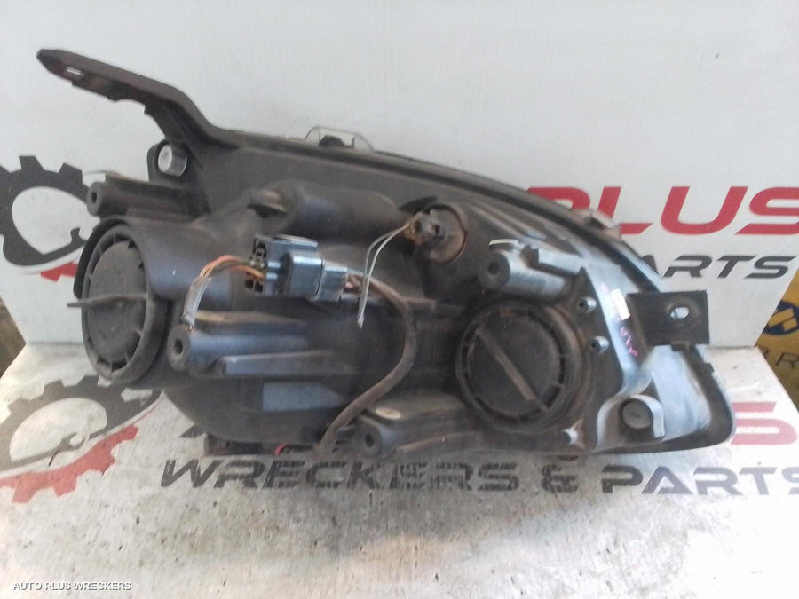 2005 Mitsubishi 380 Left Headlamp