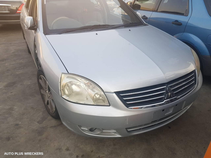 2005 Mitsubishi 380 Left Headlamp