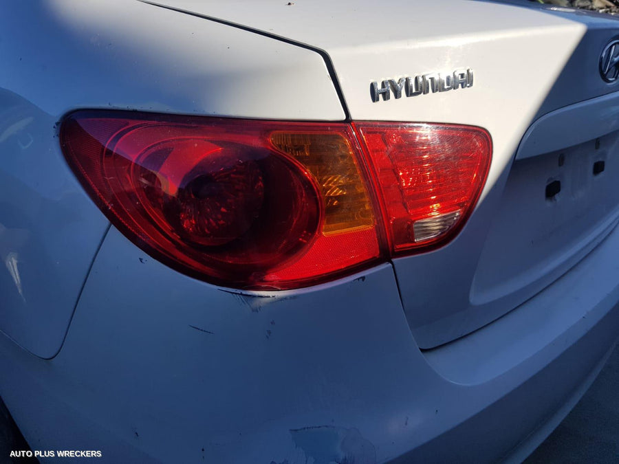 2007 Hyundai Elantra Right Taillight