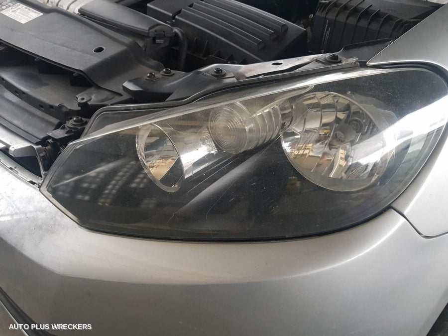 2010 Volkswagen Golf Left Taillight