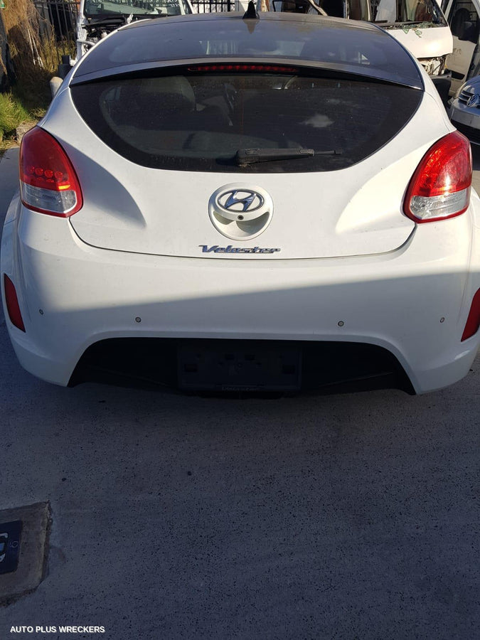 2013 Hyundai Veloster Left Front Door