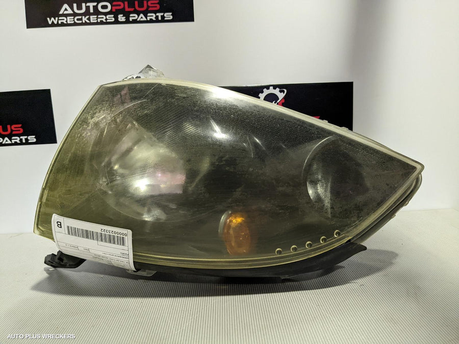 2006 Mitsubishi 380 Left Headlamp