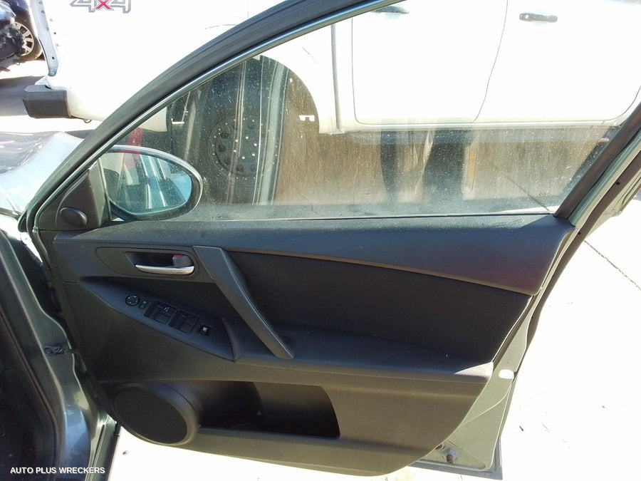 2013 MAZDA 3 RIGHT REAR 1 4 DOOR GLASS