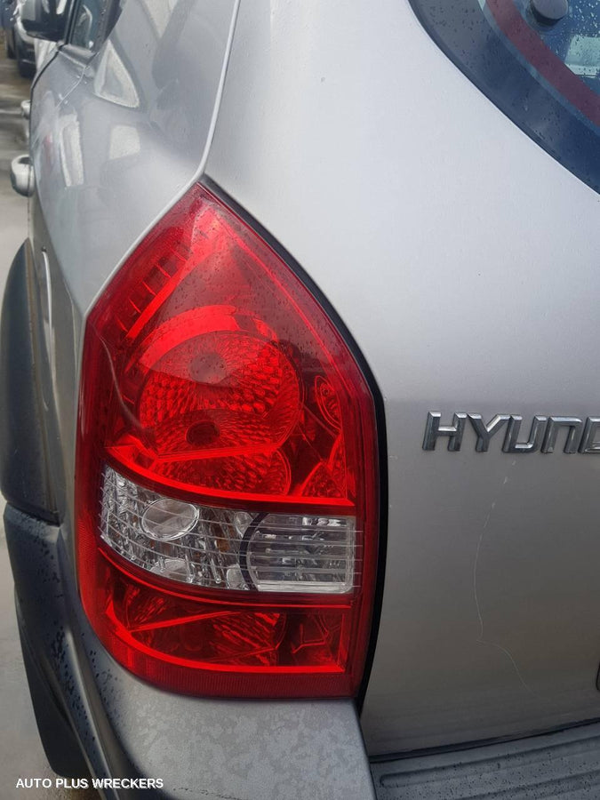 2005 Hyundai Tucson Right Guard