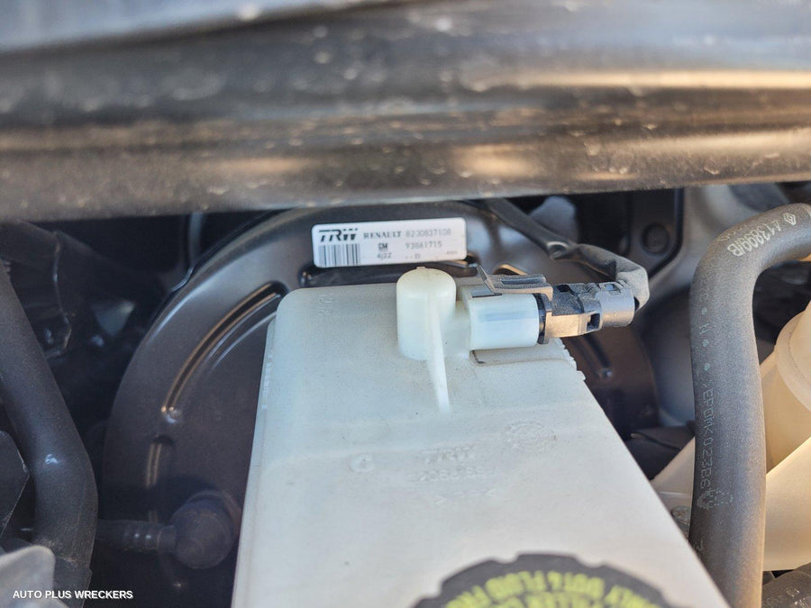 2014 Renault Trafic Left Front Door