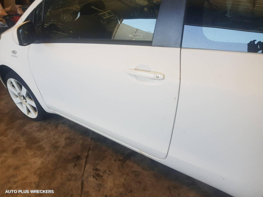 2007 Toyota Yaris Sunvisor