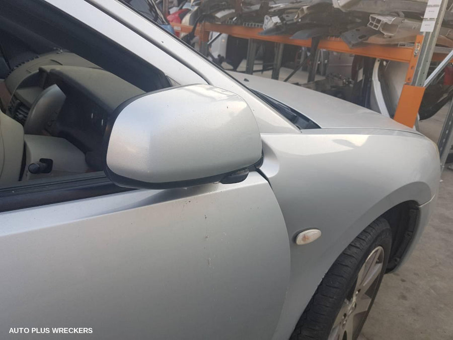 2005 Mitsubishi 380 Left Headlamp