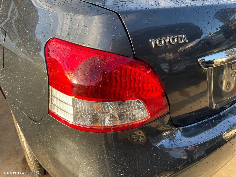 2008 Toyota Yaris Sunvisor