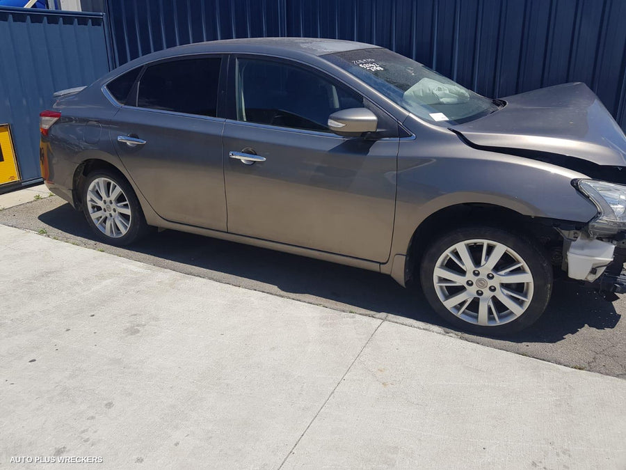 2013 Nissan Pulsar Right Guard