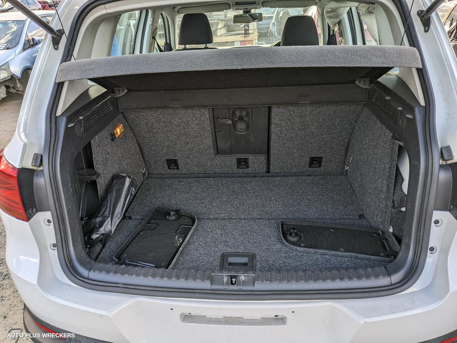 2012 Volkswagen Tiguan Left Taillight