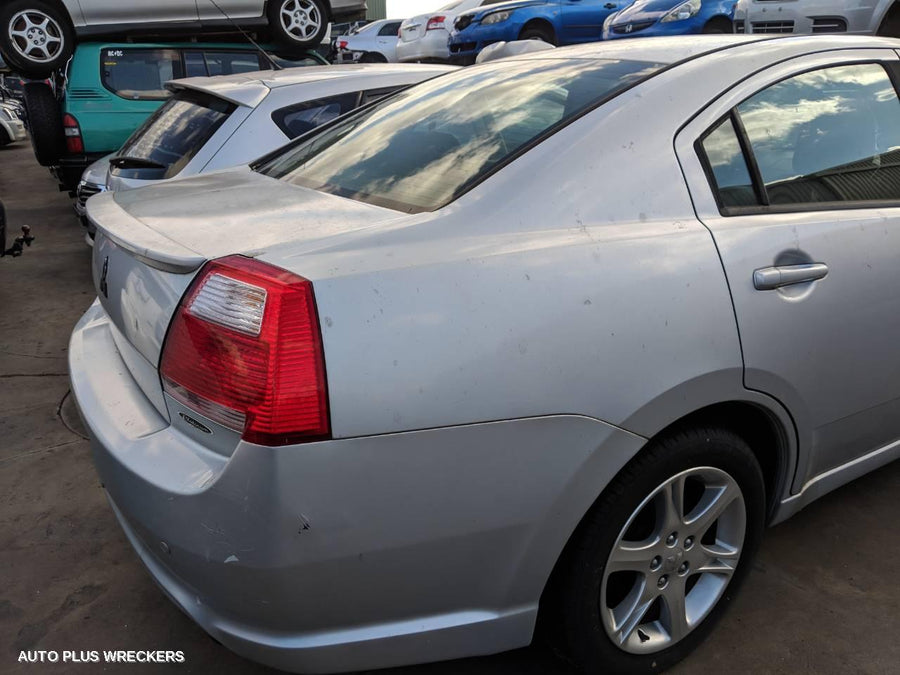 2006 Mitsubishi 380 Door Boot Gate Lock