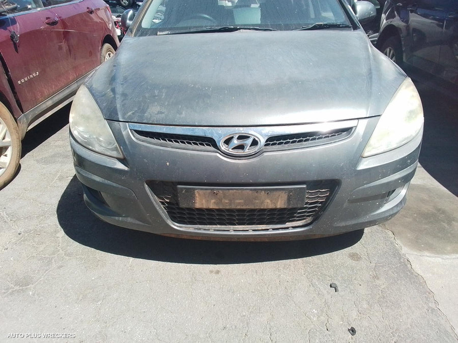 2008 HYUNDAI I30 LEFT FRONT DOOR WINDOW