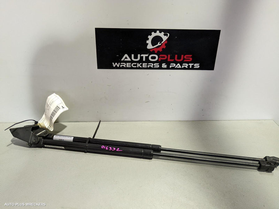 2011 Nissan Dualis Hatch Strut