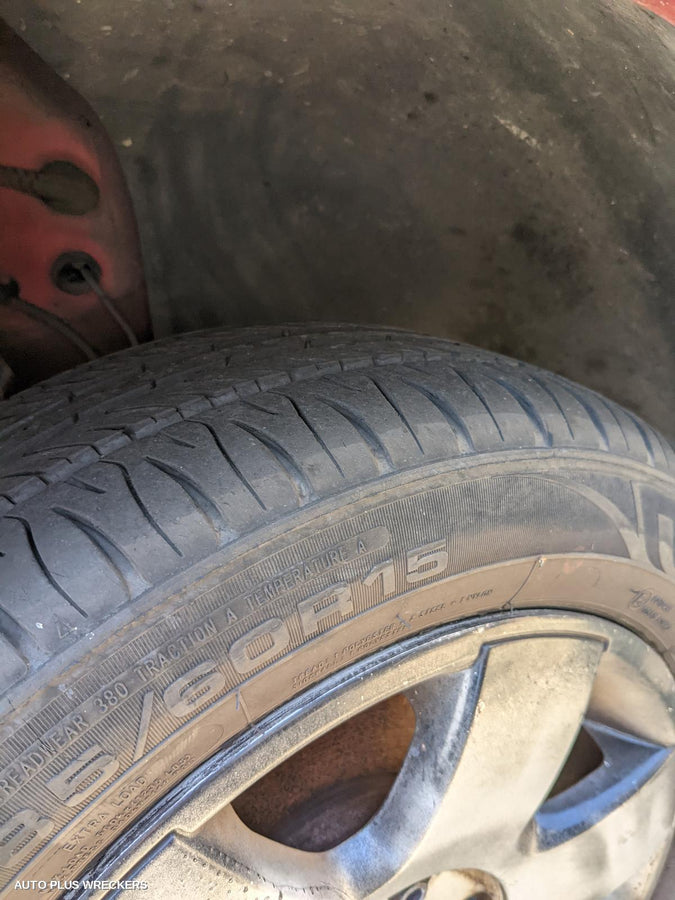 2006 Volkswagen Caddy Left Guard