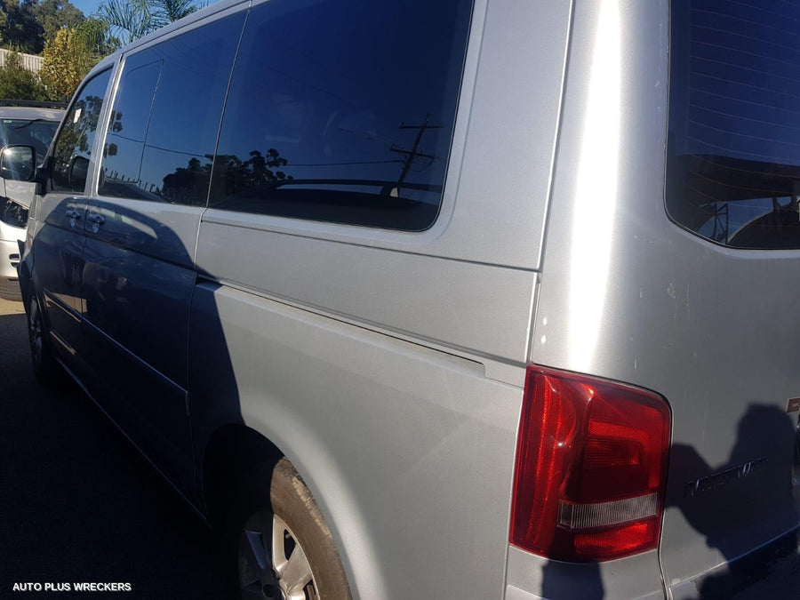 2010 Volkswagen Transporter Left Guard