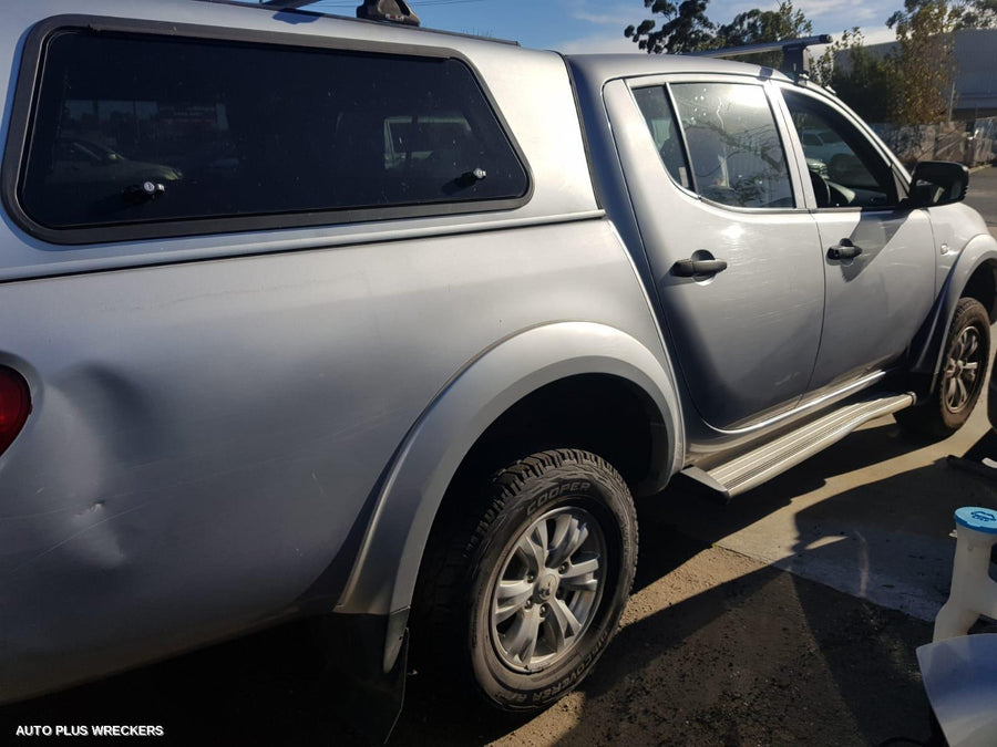 2009-2015 Mitsubishi Triton Right Rear Door Sliding