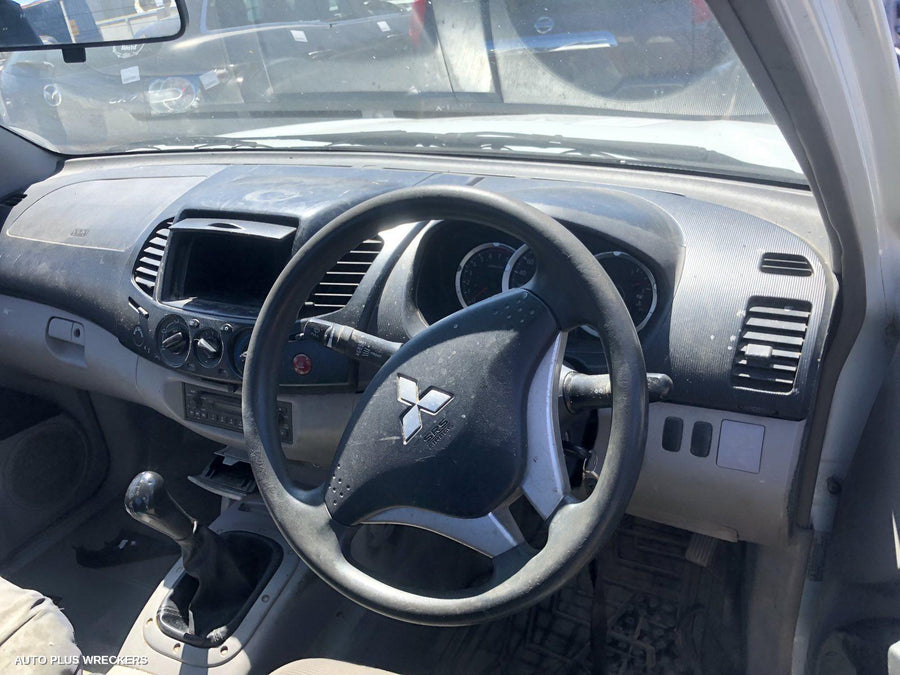 2013 Mitsubishi Triton Right Headlamp