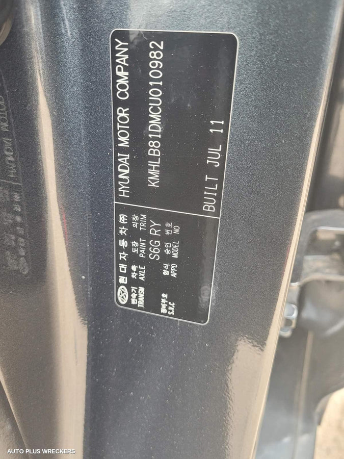 2011 Hyundai I40 Left Front Door