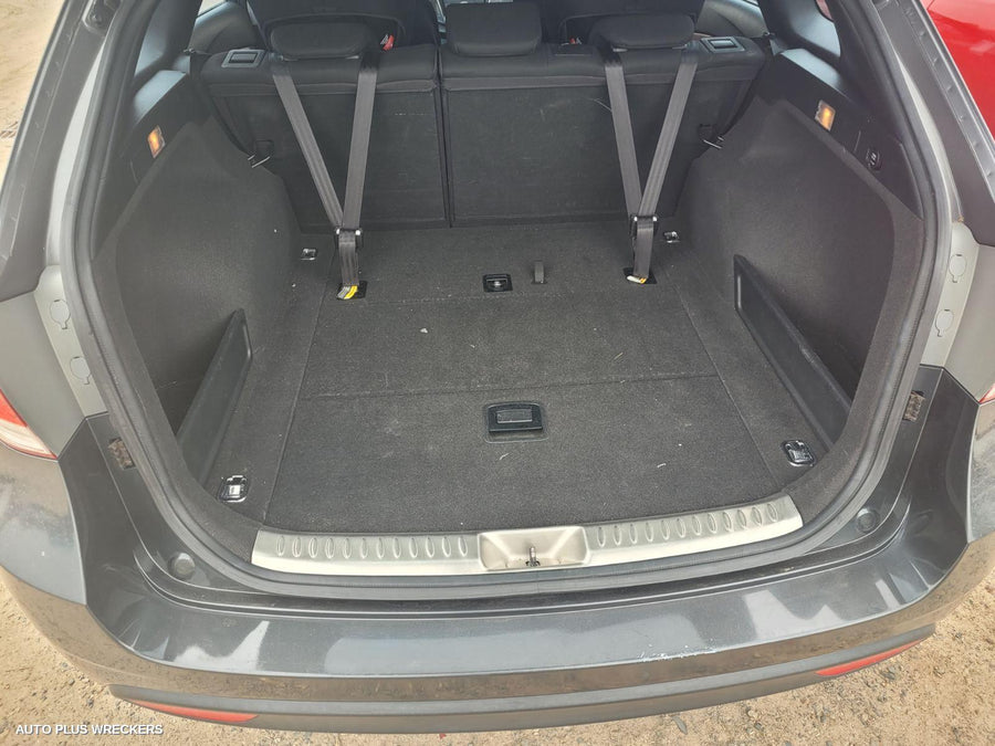 2011 Hyundai I40 Left Front Door