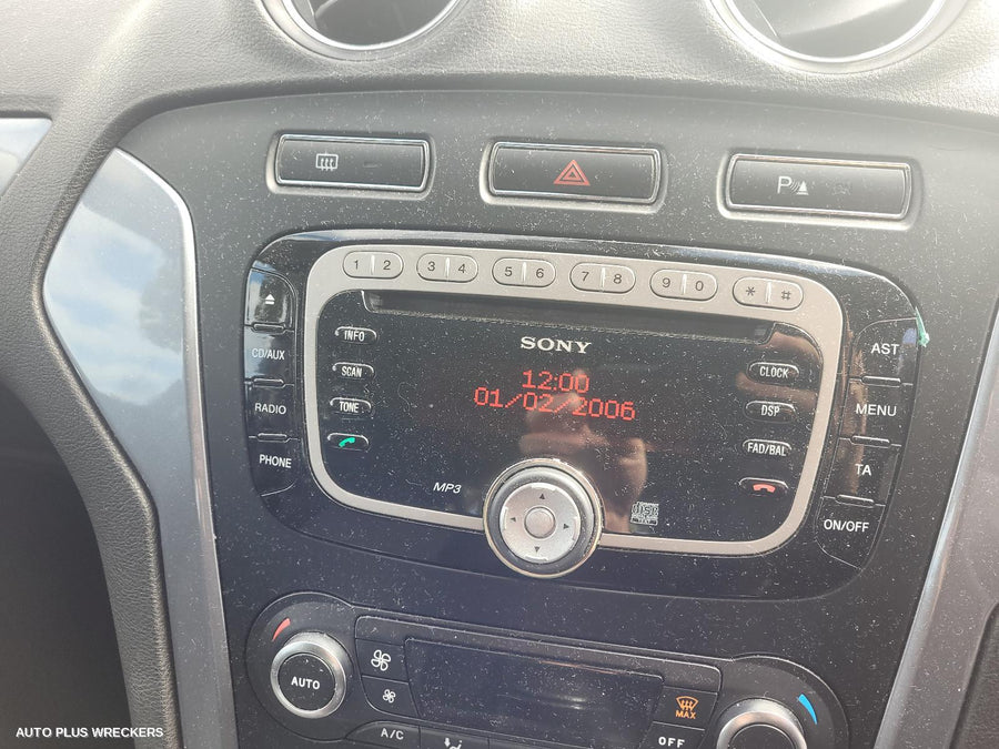 2012 Ford Mondeo Left Rear Door Sliding