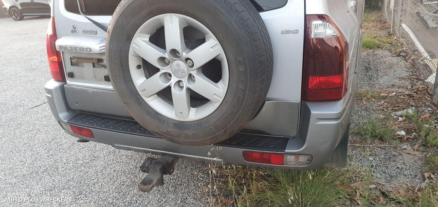 2002-2006 Mitsubishi Pajero Bonnet
