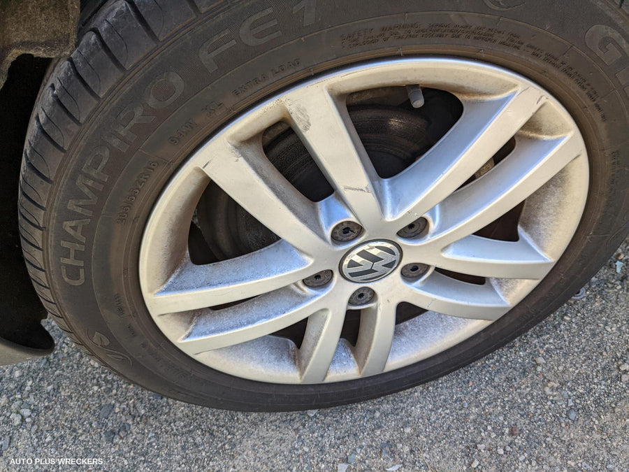 2009 Volkswagen Golf Right Taillight