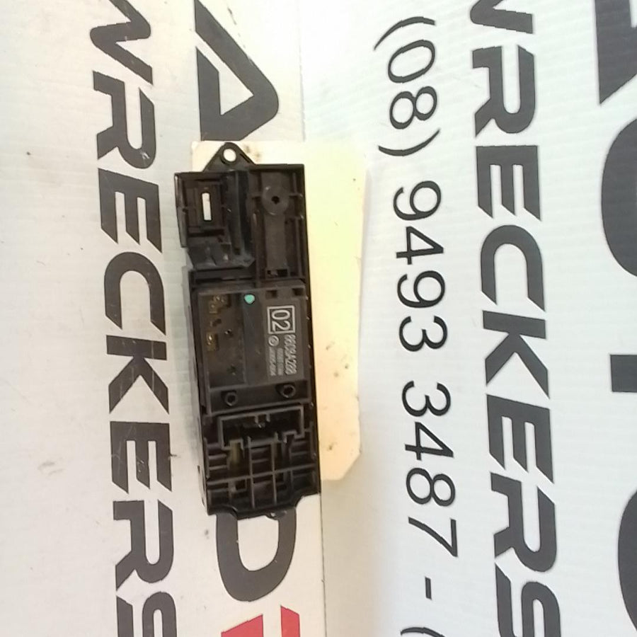 2015-2021 Mitsubishi Triton Pwr Dr Wind Switch