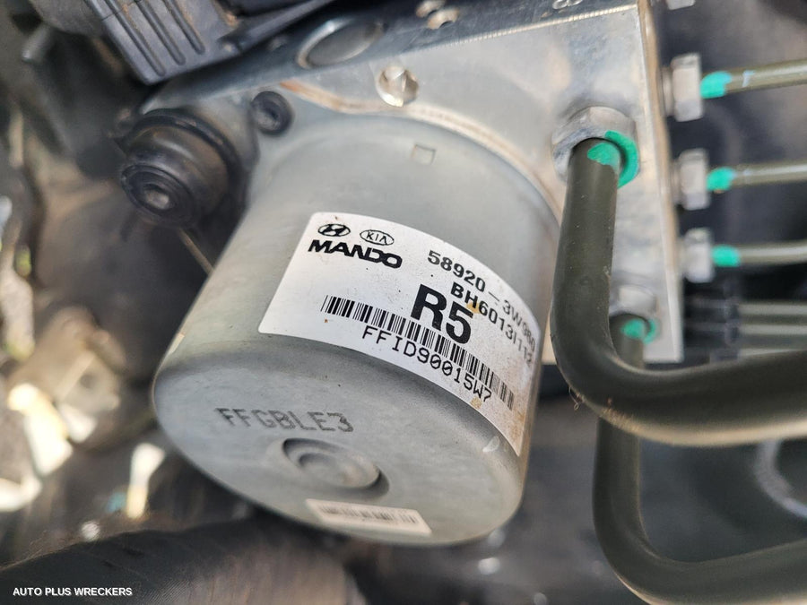 2010 Kia Sportage Bonnet Hinge Strut