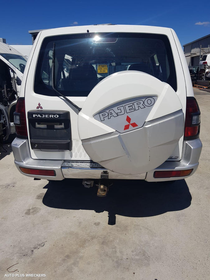 2000-2006 Mitsubishi Pajero Right Front Door Window
