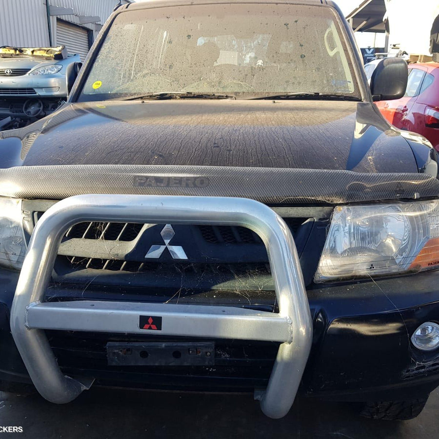 2004 Mitsubishi Pajero Right Front Door Window