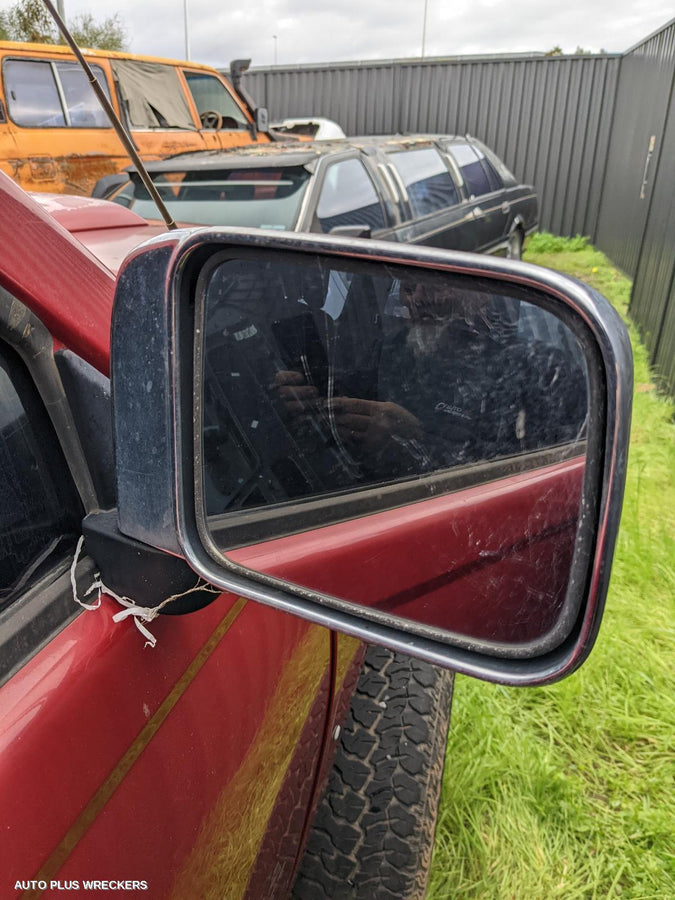 2008 Nissan Navara Left Guard