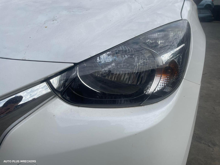 2018 Mazda 2 Left Front Door Window