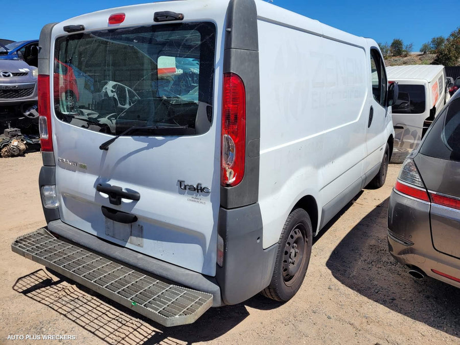 2014 Renault Trafic Left Front Door Window