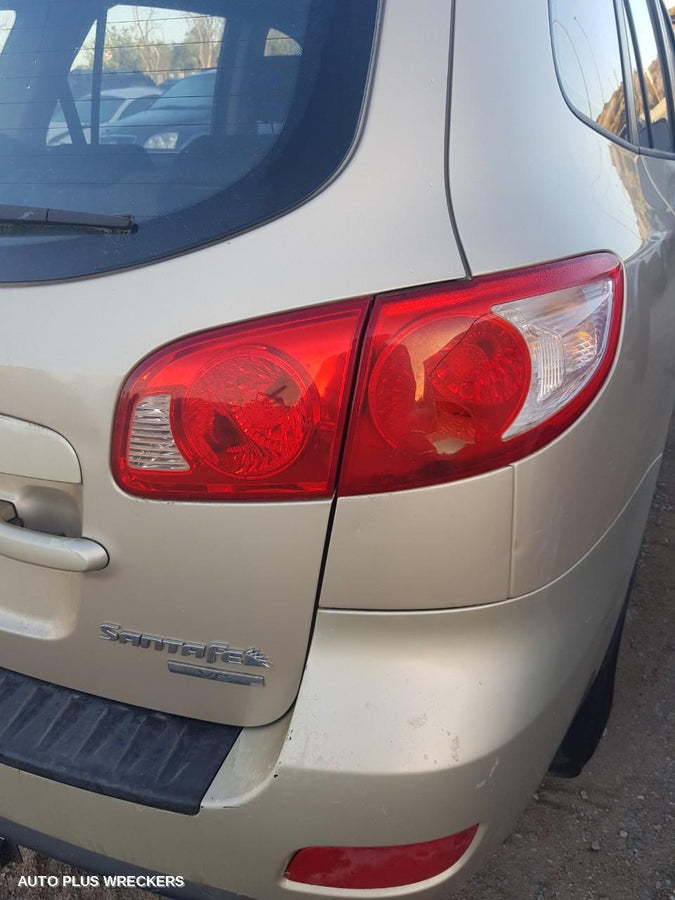 2006 Hyundai Santa Fe Rear Garnish