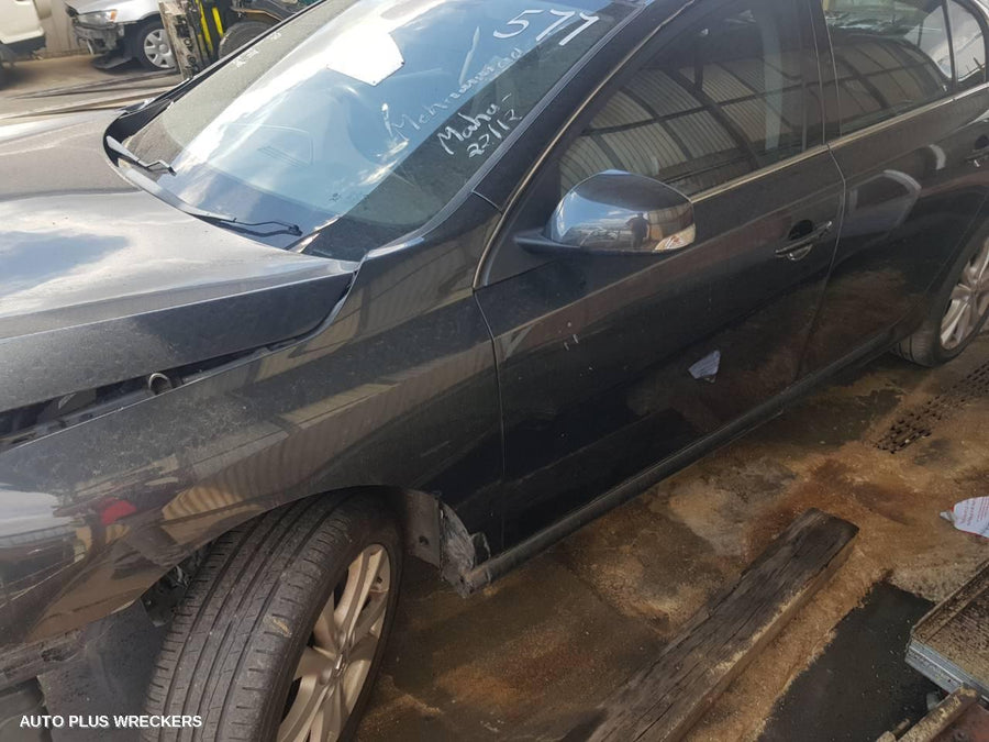 2011 Renault Latitude Left Front Door
