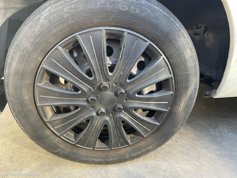 2006 Toyota Corolla Left Front Hub Assembly