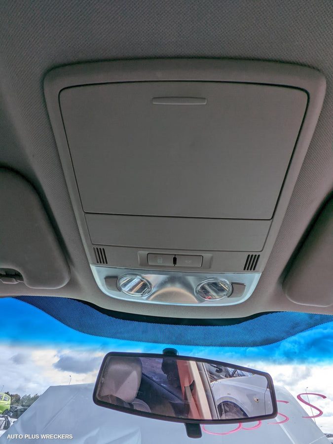 2013 Holden Commodore Left Front Hub Assembly