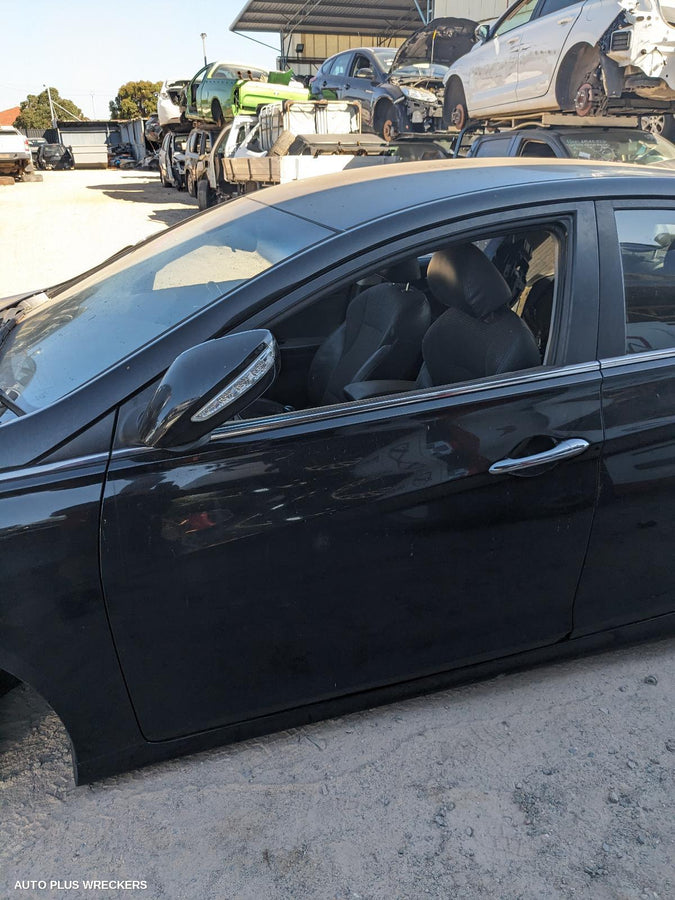 2010-2014 Hyundai I45 Left Rear Door Sliding