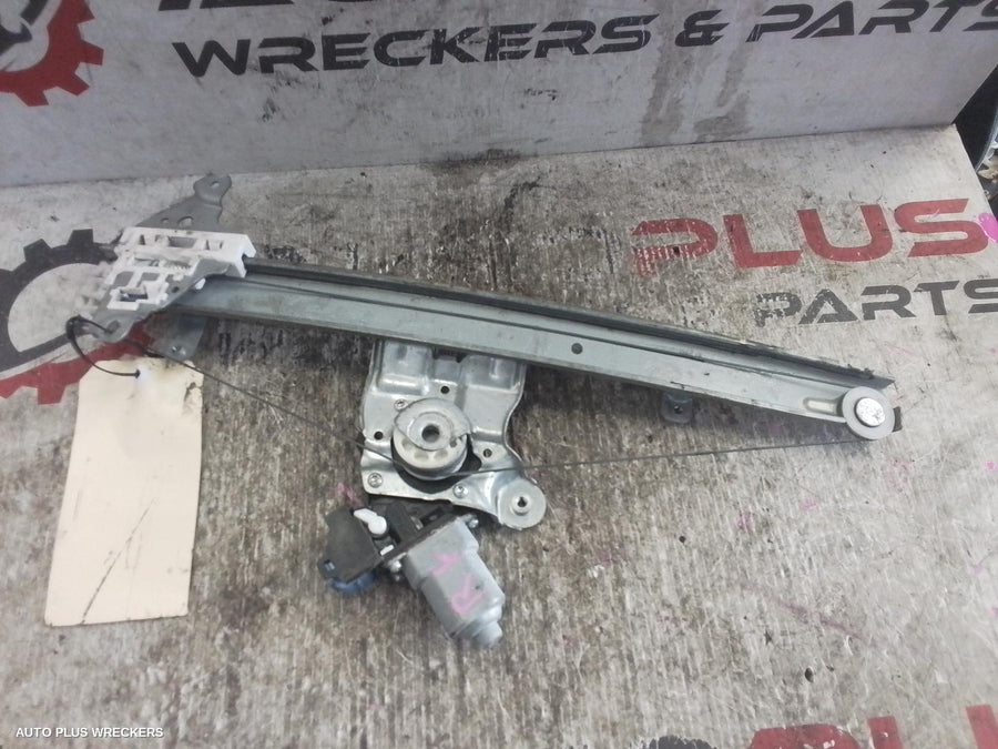 2012-2017 Nissan Pulsar Right Front Window Reg Motor