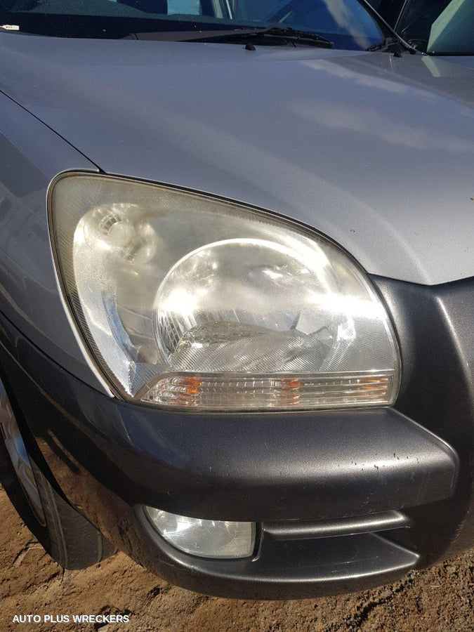 2008 KIA SPORTAGE LEFT FRONT DOOR